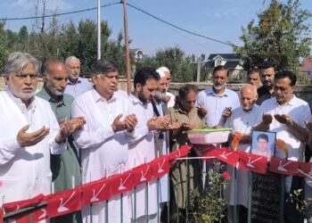 National Conference Offers Fateha on 19th Death Anniversary of Shaheed Ghulam Nabi Dar