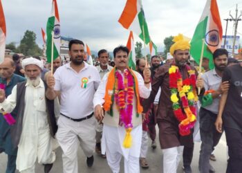 BJP Kulgam holds ‘Tiranga Rally’ in Qazigund, witnessing massive participation