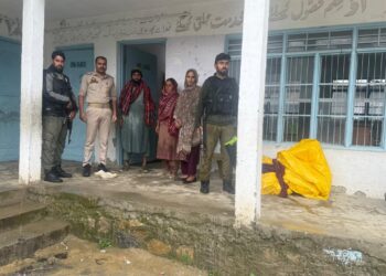 Incessant rain: Kulgam Police rescue nomadic families, their livestock in Qazigund villages