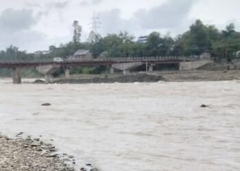 Incessant rain: Vehicular movement restricted on Brazloo Bridge in Kulgam