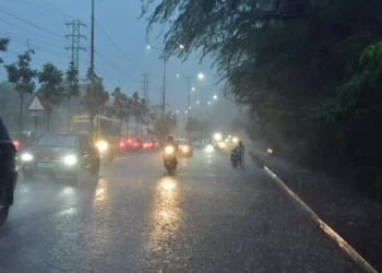 Next 24hrs Crucial For Entire J&K, People in Low lying Areas Must Stay Cautious: Director MET Dr Mukhtar