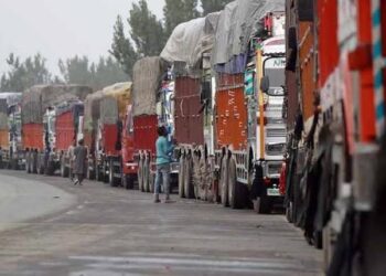 Highway closure chokes Kashmir’s apple industry, rail link falls short