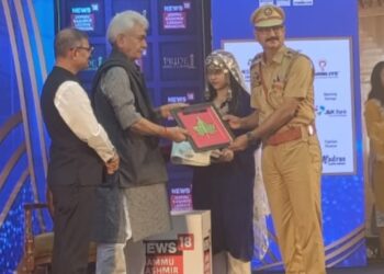 SHO Qaimoh Honoured by LG Manoj Sinha for Heroic Flood Rescue Efforts