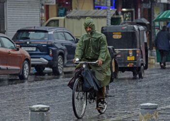 Season’s first snowfall turns October into January, mercury plummets 16°C below normal