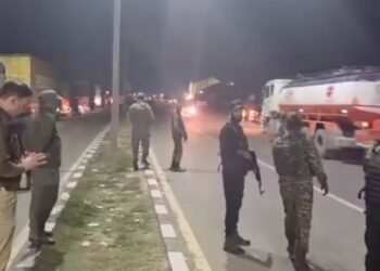 Kulgam Police Conduct Surprise Checking-Cum-Restoration Drive on Jammu–Srinagar NH In Qazigund