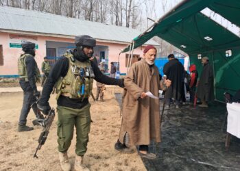 Army’s 1RR holds free medical camp in Kulgam’s Redwani