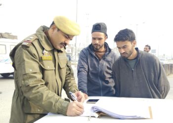 Kulgam Police Seize Over 30 Vehicles For Non-Transfer After Sale–Purchase
