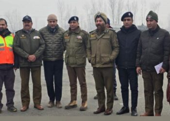 SSP Traffic Chairs High-Level Meet at Qazigund to Ensure Safe Traffic Movement on NH-44 Amid Snowfall Forecast