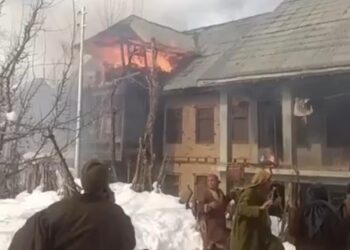 Fire Guts Two Residential Houses in Dragdan, Kulgam