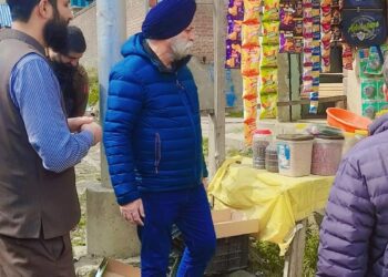 Joint Market Inspection Held in Manzgam & Aharbal; Food Safety Team Lifts Samples, Recommends ₹10,000 Fine