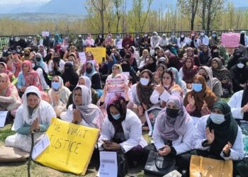NHM Employees Stage Pen-Down Strike at DH Kulgam, Seek Pay Parity, Social Security