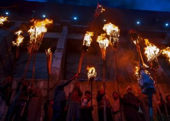 Thousands Participate in Zool Festival at Aishmuqam Shrine On the eve of Urs