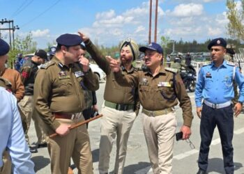DIG Traffic Kashmir inspects NH-44, reviews traffic management in South Kashmir